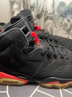 Jordan Kids Black and Red Sneakers